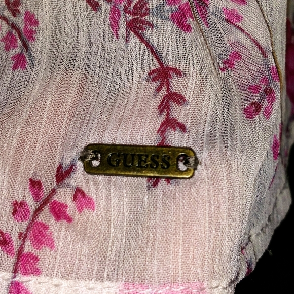 Guess Shirt Size Medium Pink Cream Floral! - Picture 12 of 16